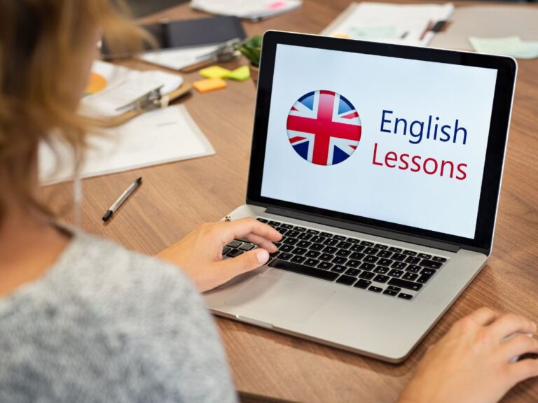 There are many benefits of teaching english online.